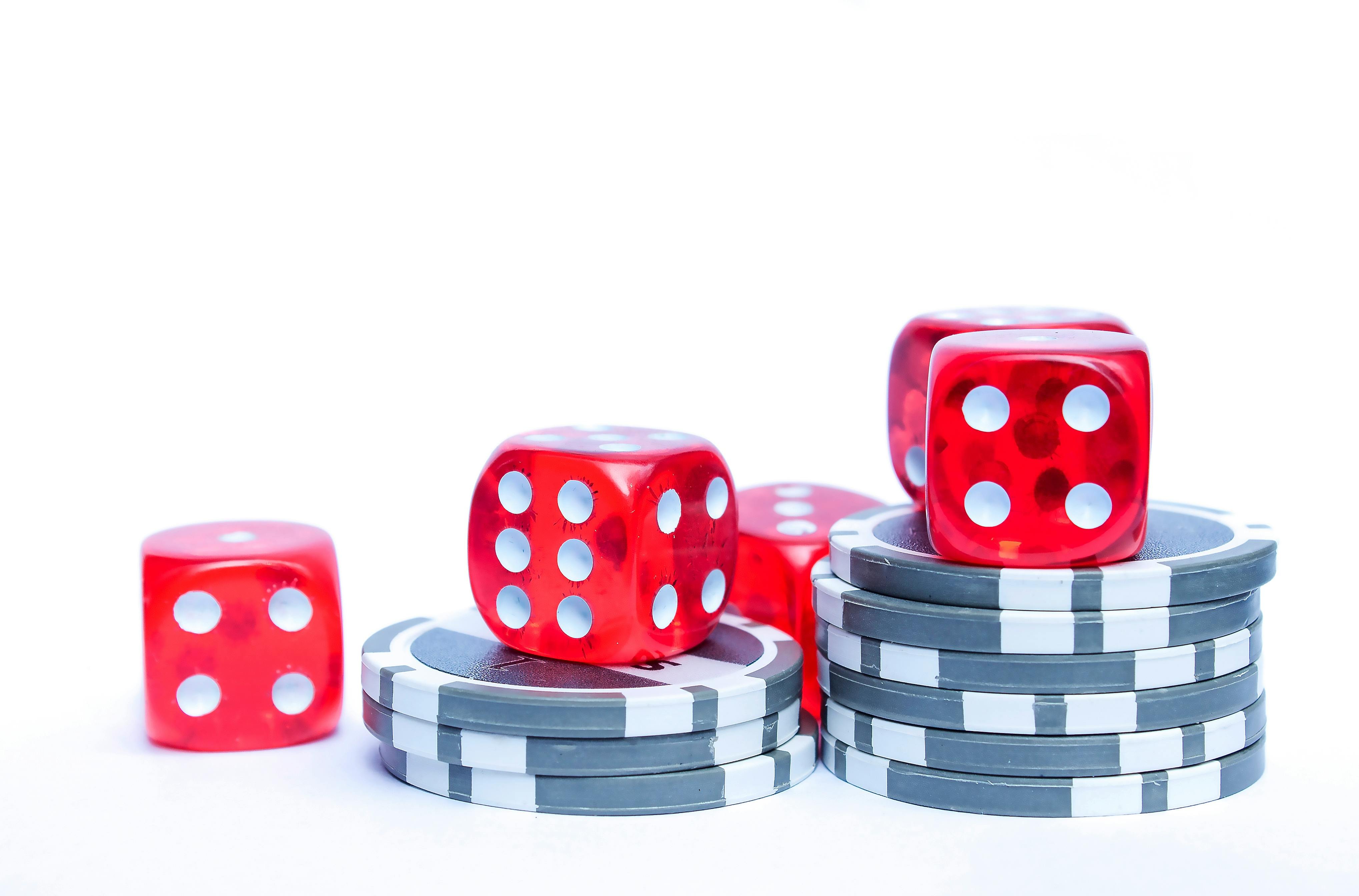 Antarmuka aplikasi unibet menampilkan meja live dealer dan opsi permainan slot